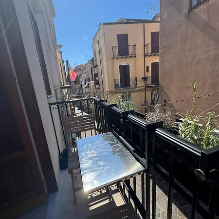 The Lavender Town House - In The Heart Of Cefalu